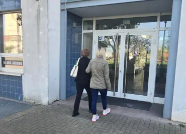 Begleitung einer älteren Person bei Behördengängen