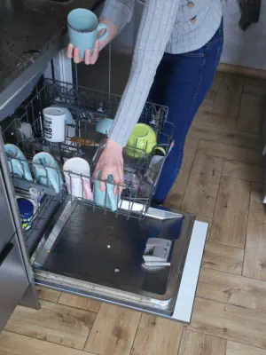 Geschirrspülmaschine einräumen